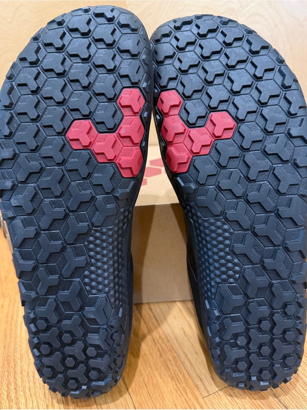 Vivo barefoot Men's Black Minimalist Athletic Trainer - Picture 6 of 7